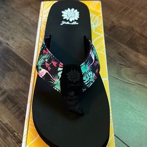 Yellow box Black Flamengo Sandal